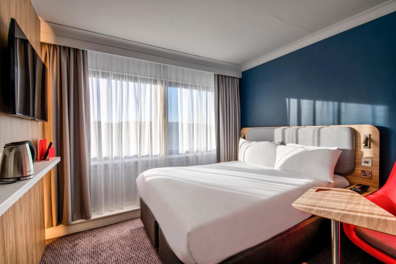 Holiday Inn Express Edinburgh City West By Ihg Exterior photo