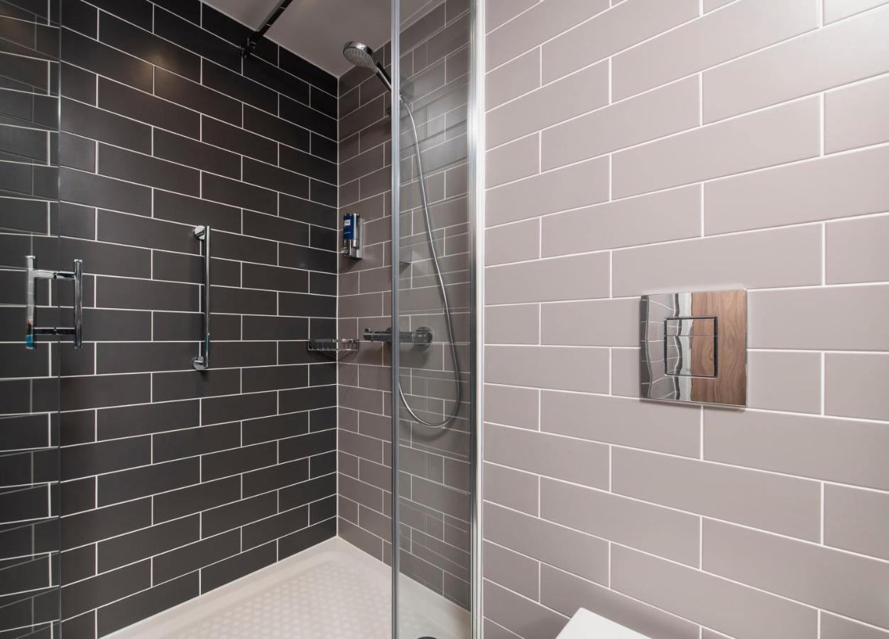 Holiday Inn Express Edinburgh City West By Ihg Exterior photo