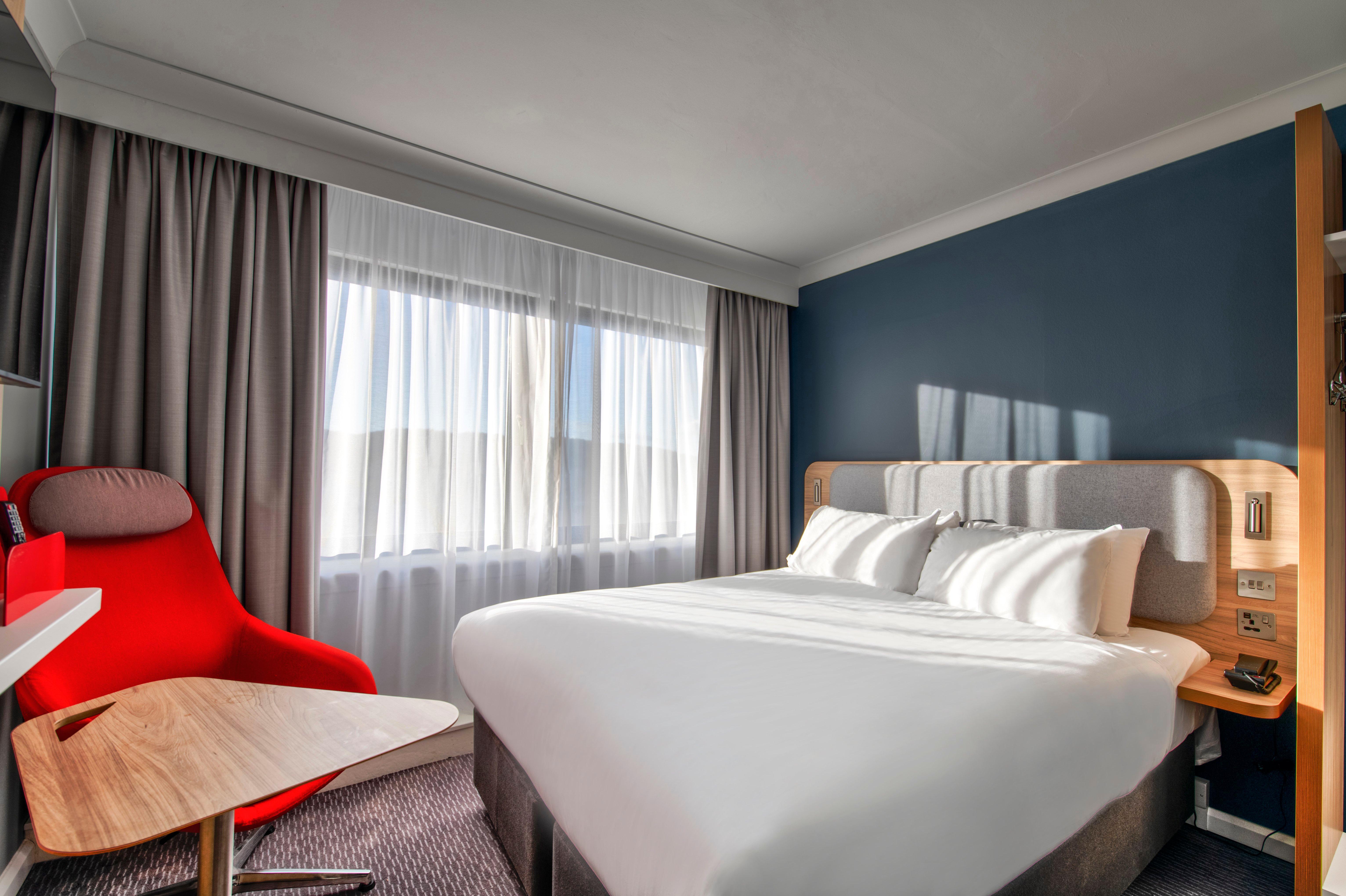 Holiday Inn Express Edinburgh City West By Ihg Exterior photo