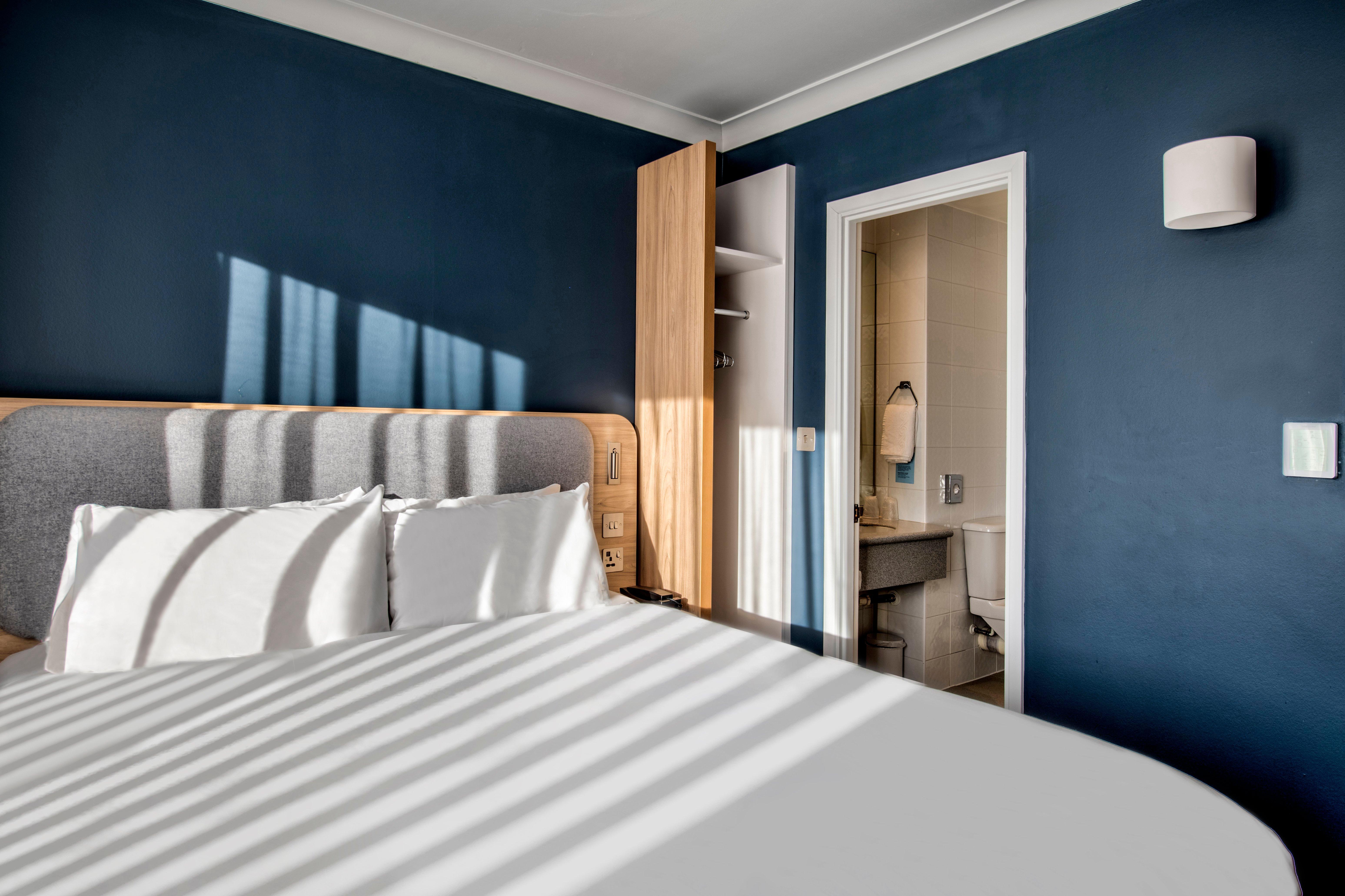 Holiday Inn Express Edinburgh City West By Ihg Exterior photo