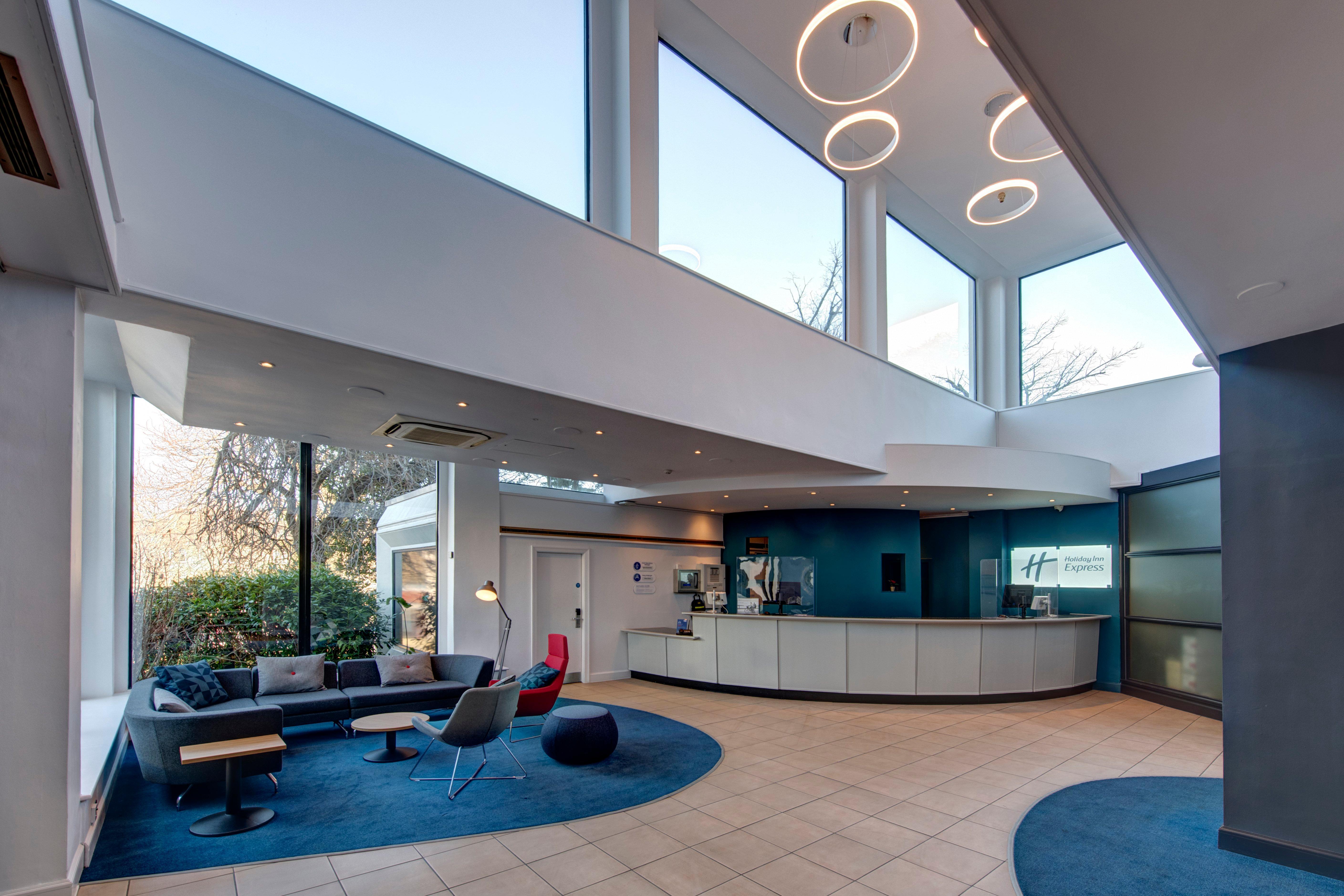 Holiday Inn Express Edinburgh City West By Ihg Exterior photo