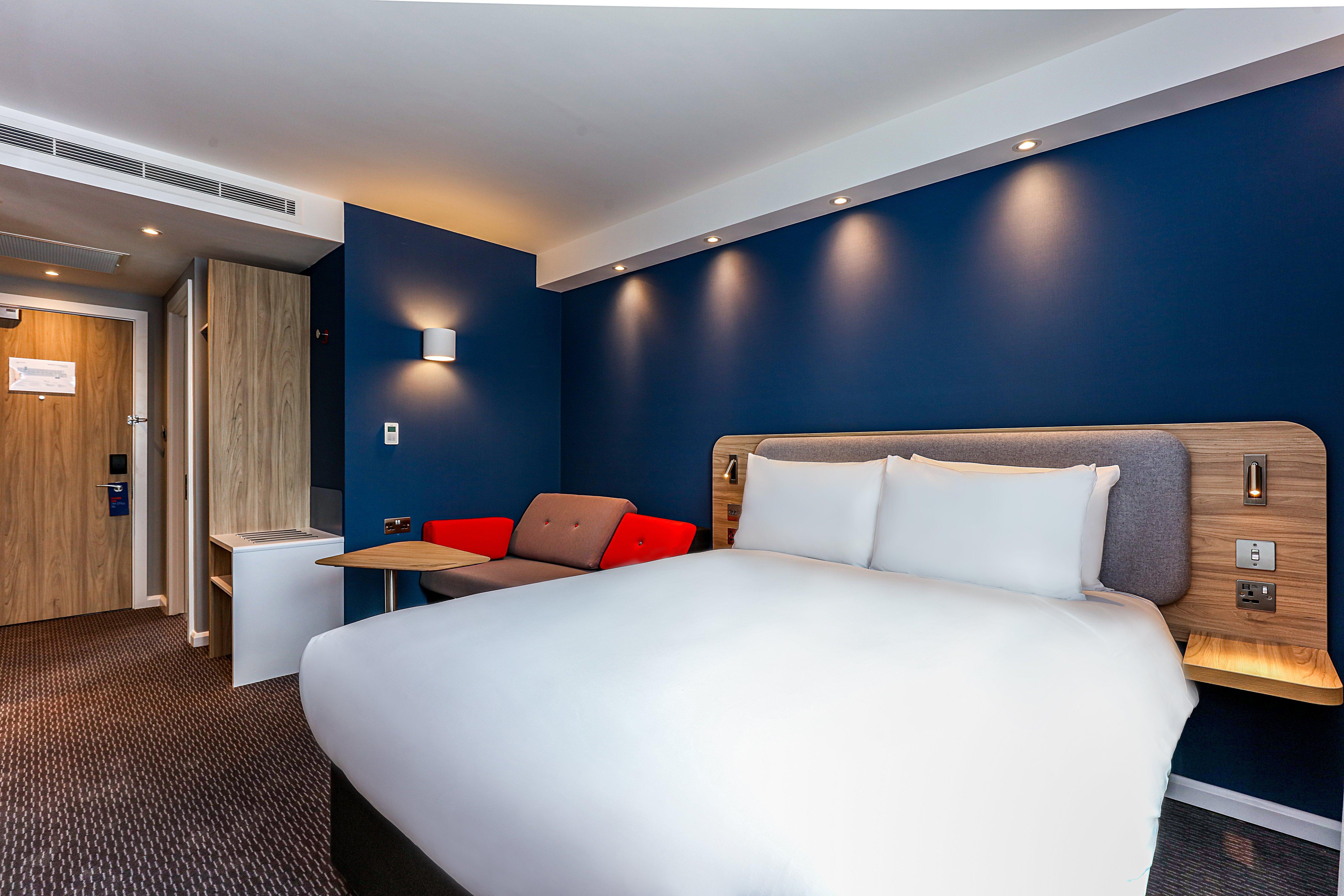 Holiday Inn Express Edinburgh City West By Ihg Exterior photo