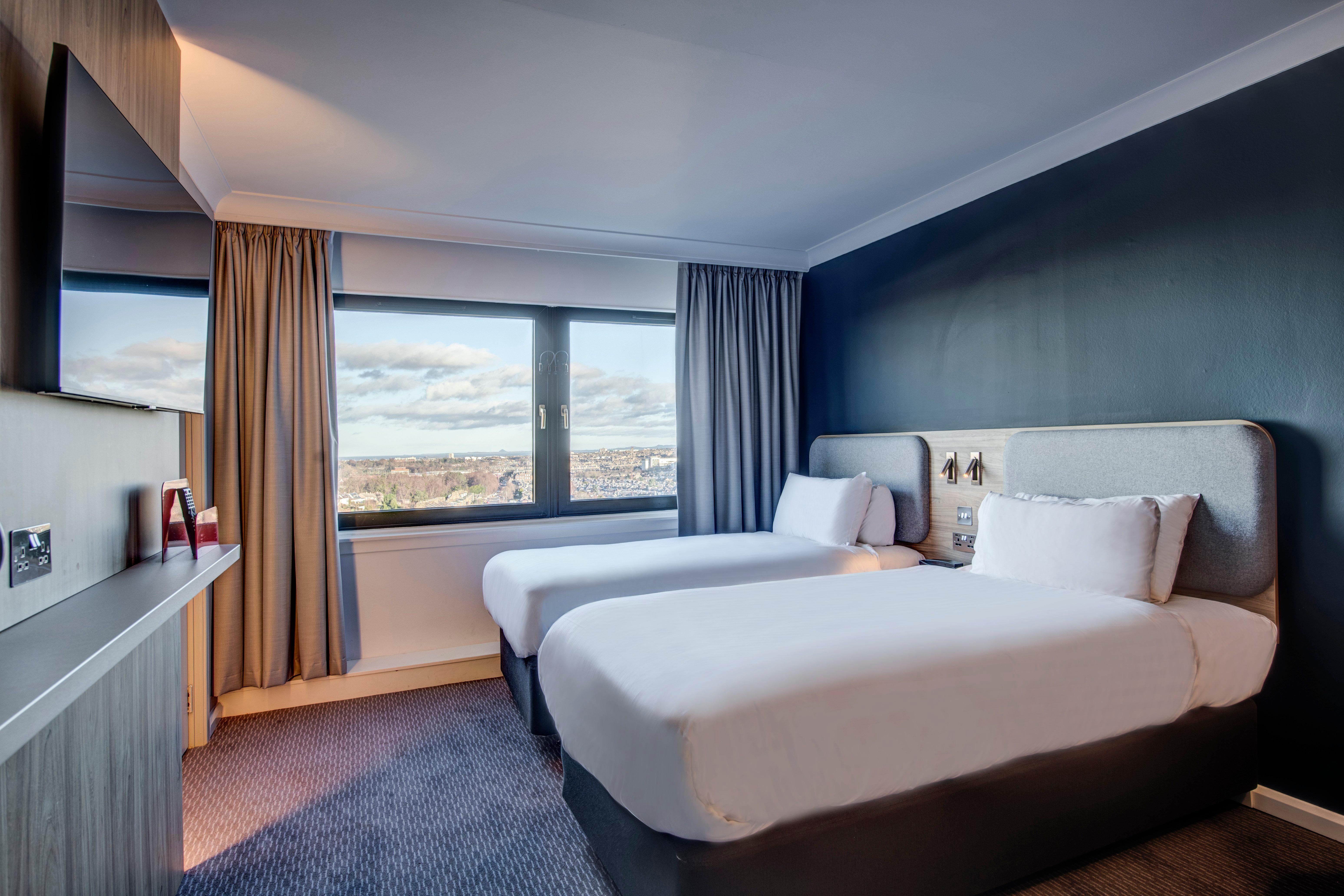 Holiday Inn Express Edinburgh City West By Ihg Exterior photo