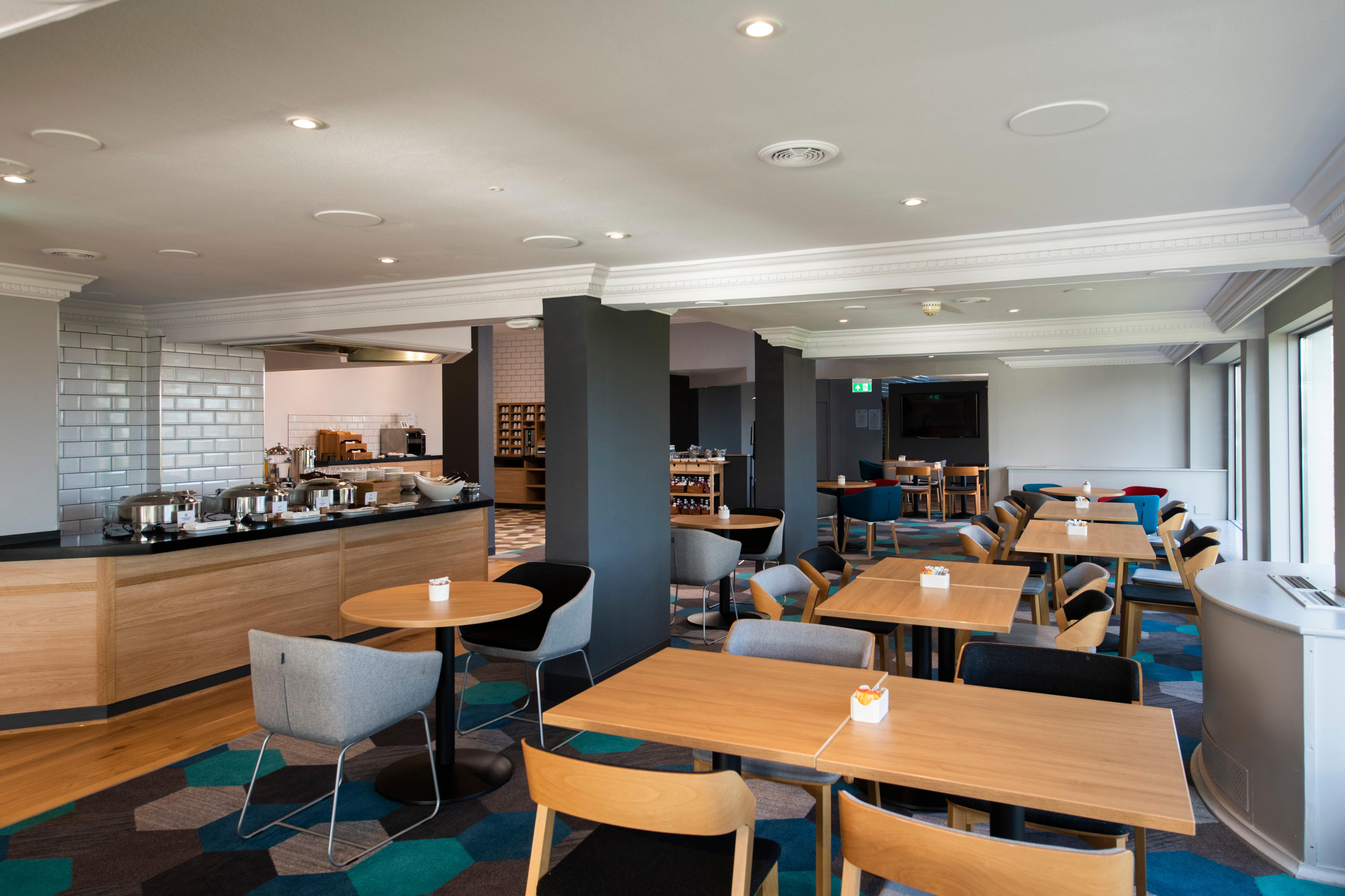 Holiday Inn Express Edinburgh City West By Ihg Exterior photo