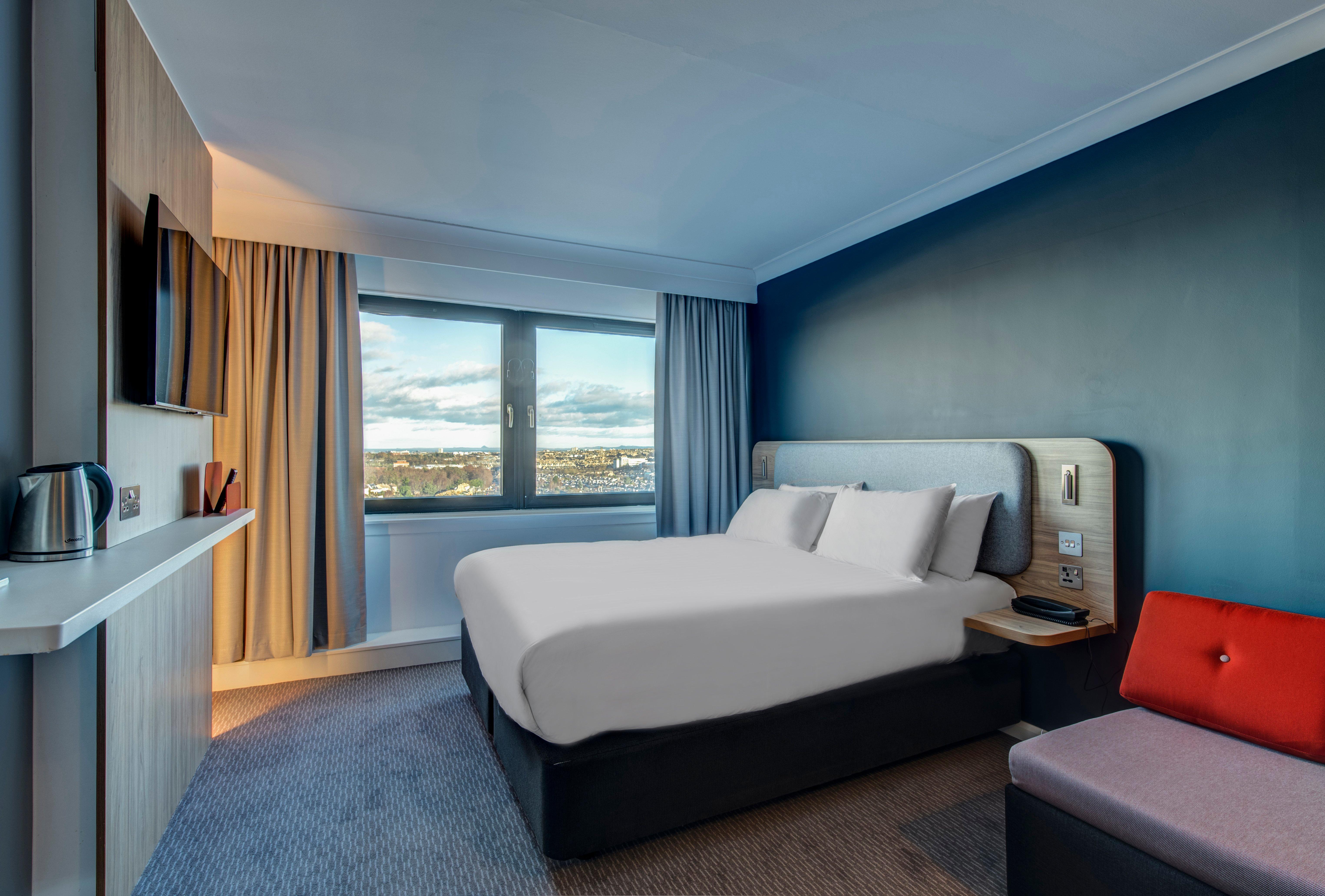 Holiday Inn Express Edinburgh City West By Ihg Exterior photo