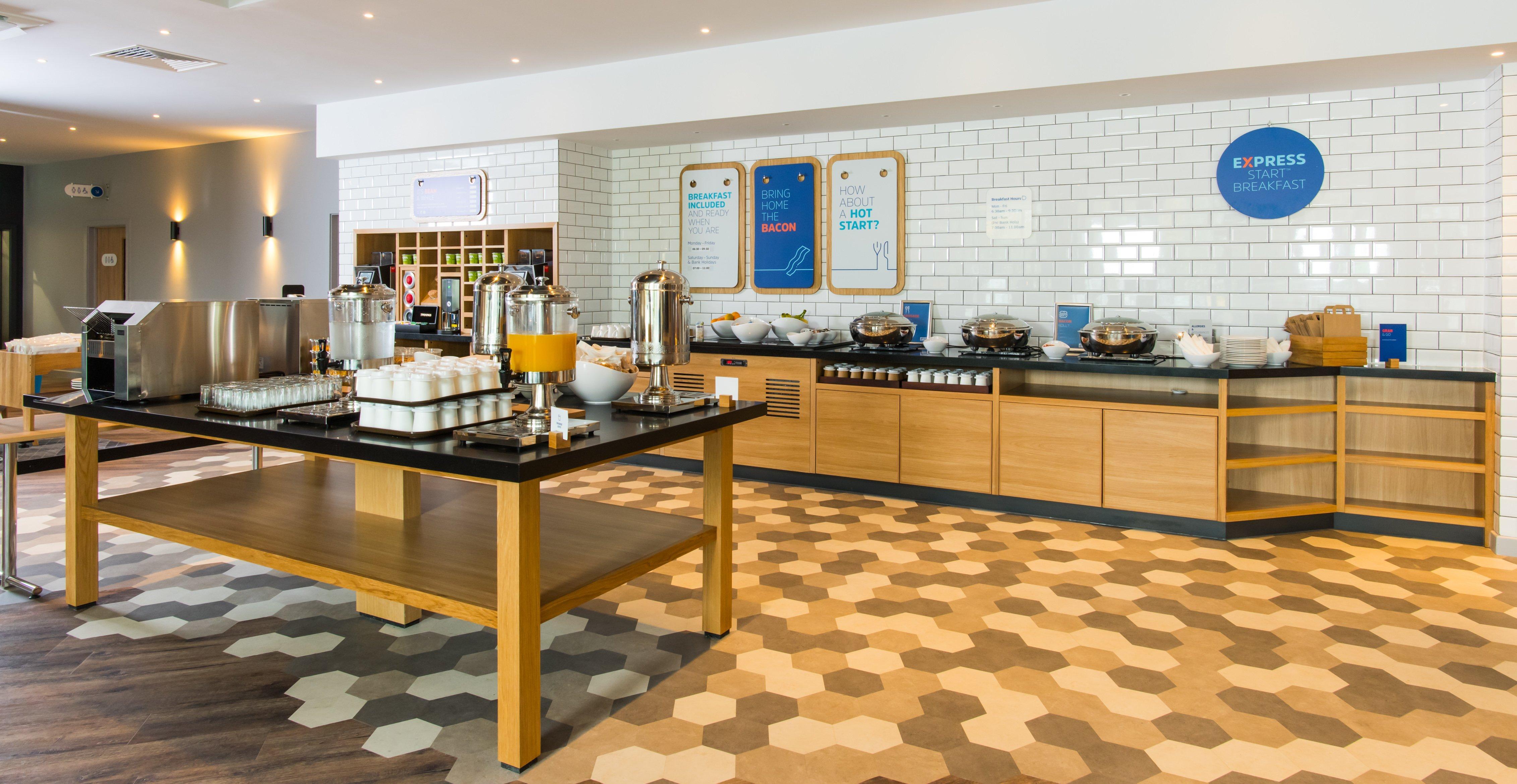 Holiday Inn Express Edinburgh City West By Ihg Exterior photo