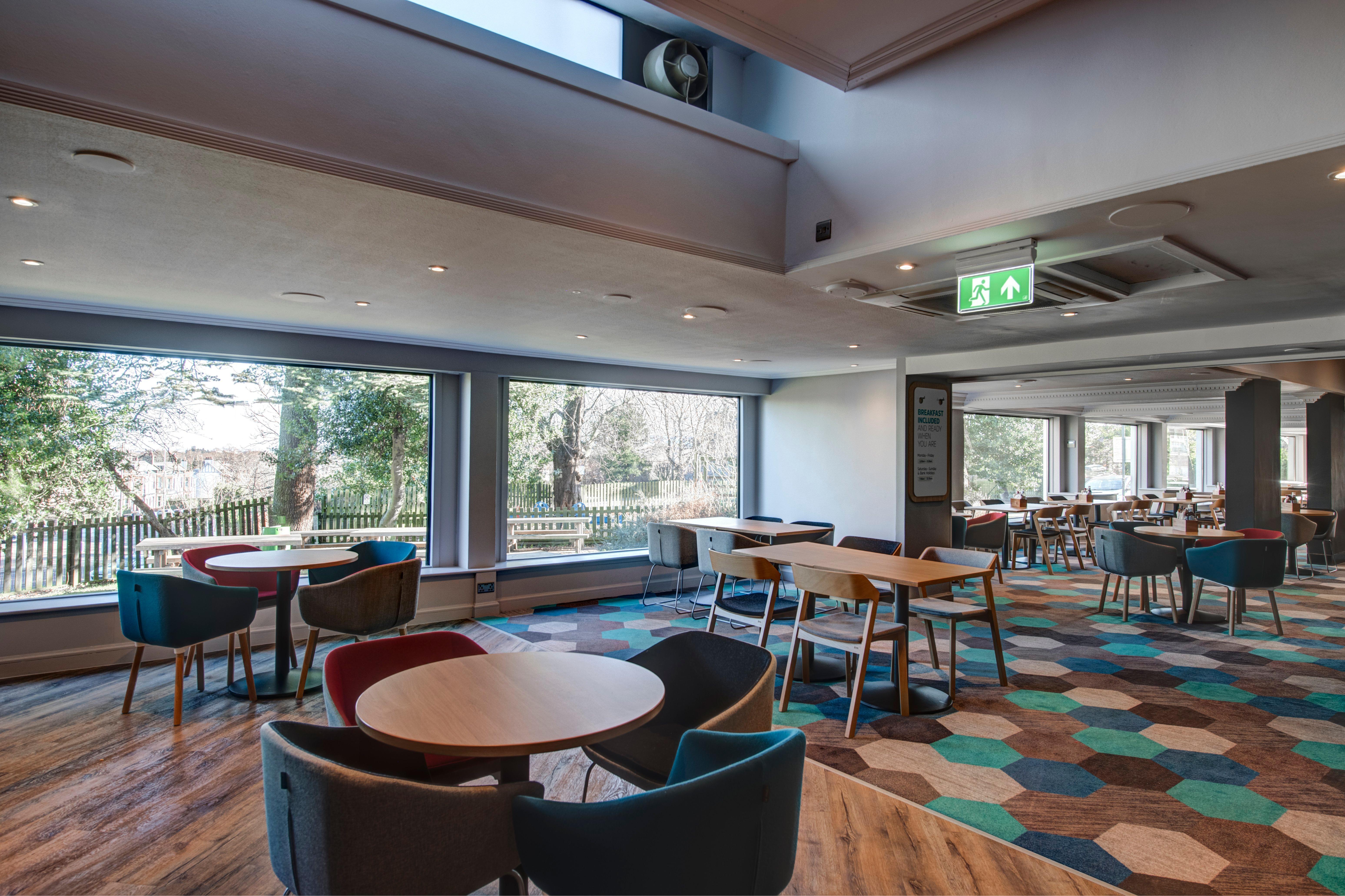 Holiday Inn Express Edinburgh City West By Ihg Exterior photo