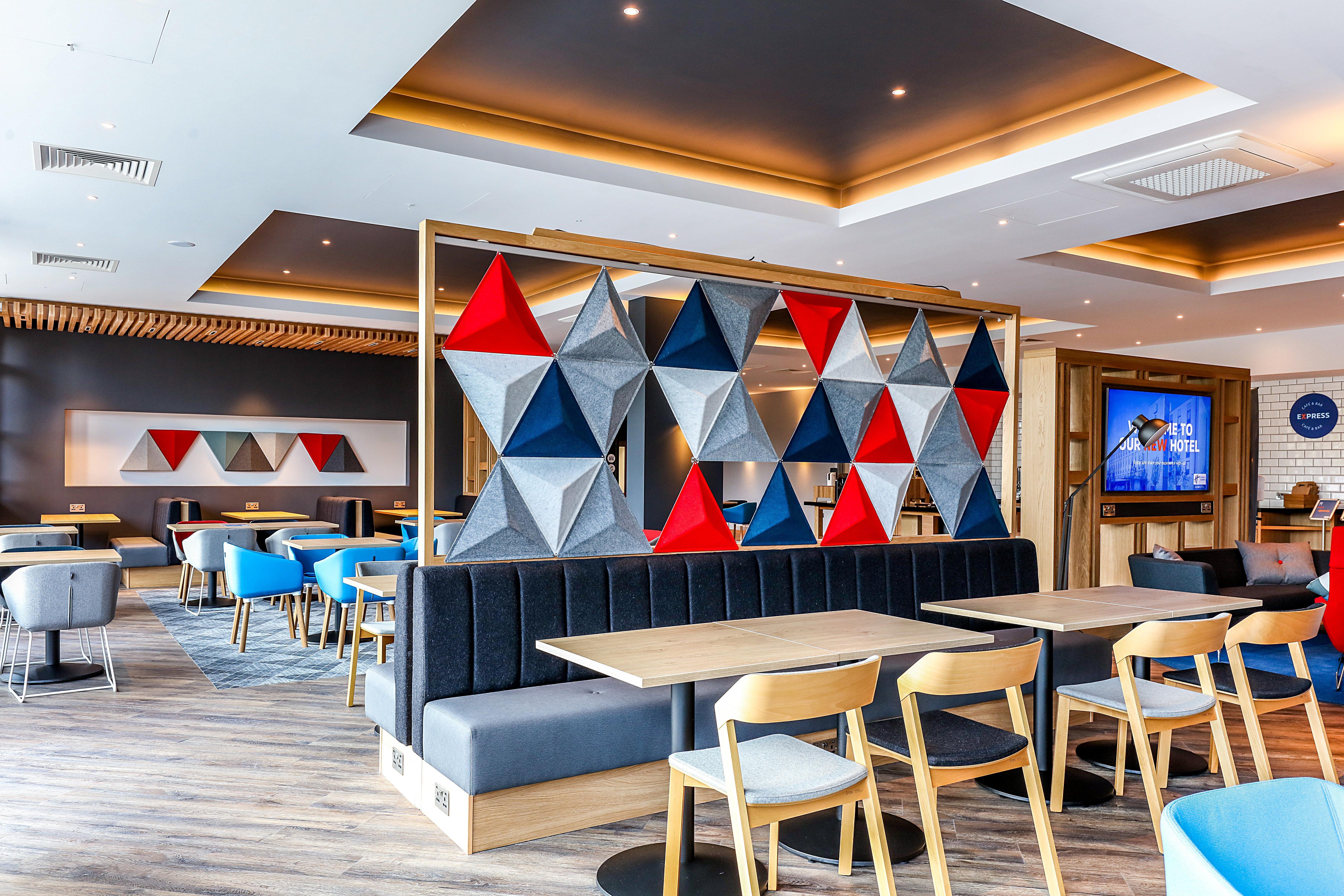 Holiday Inn Express Edinburgh City West By Ihg Exterior photo